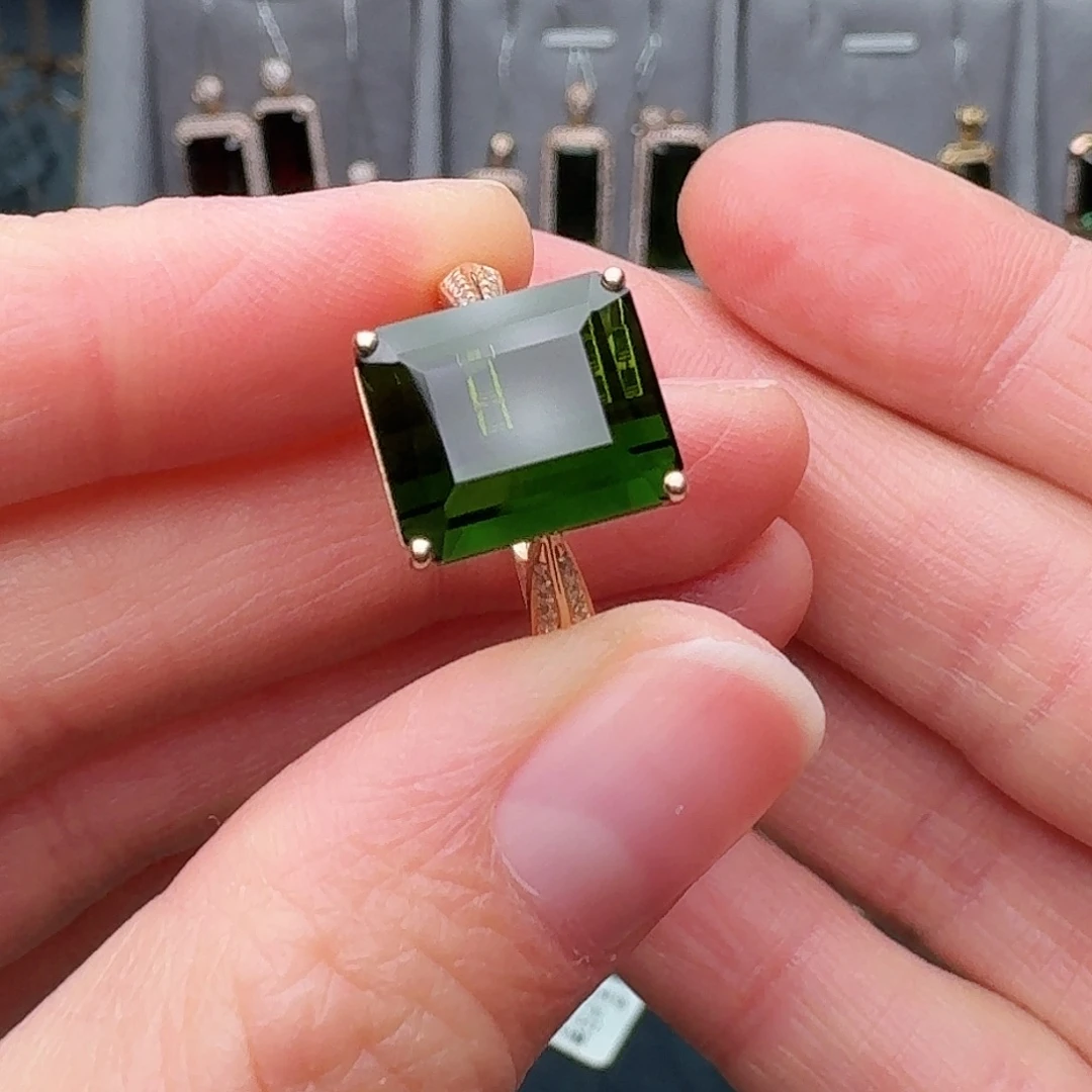 琪***品碧玺戒指18K金镶嵌