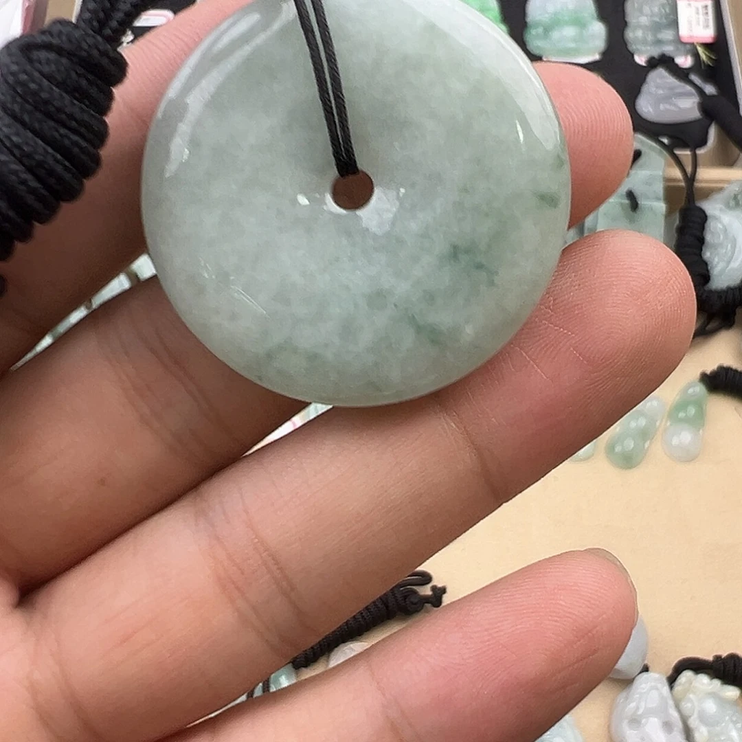 颈饰未镶嵌翡翠平安扣