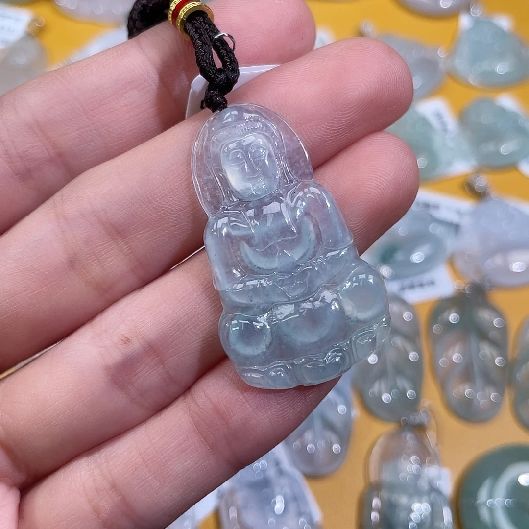 翡翠未镶嵌颈饰观音