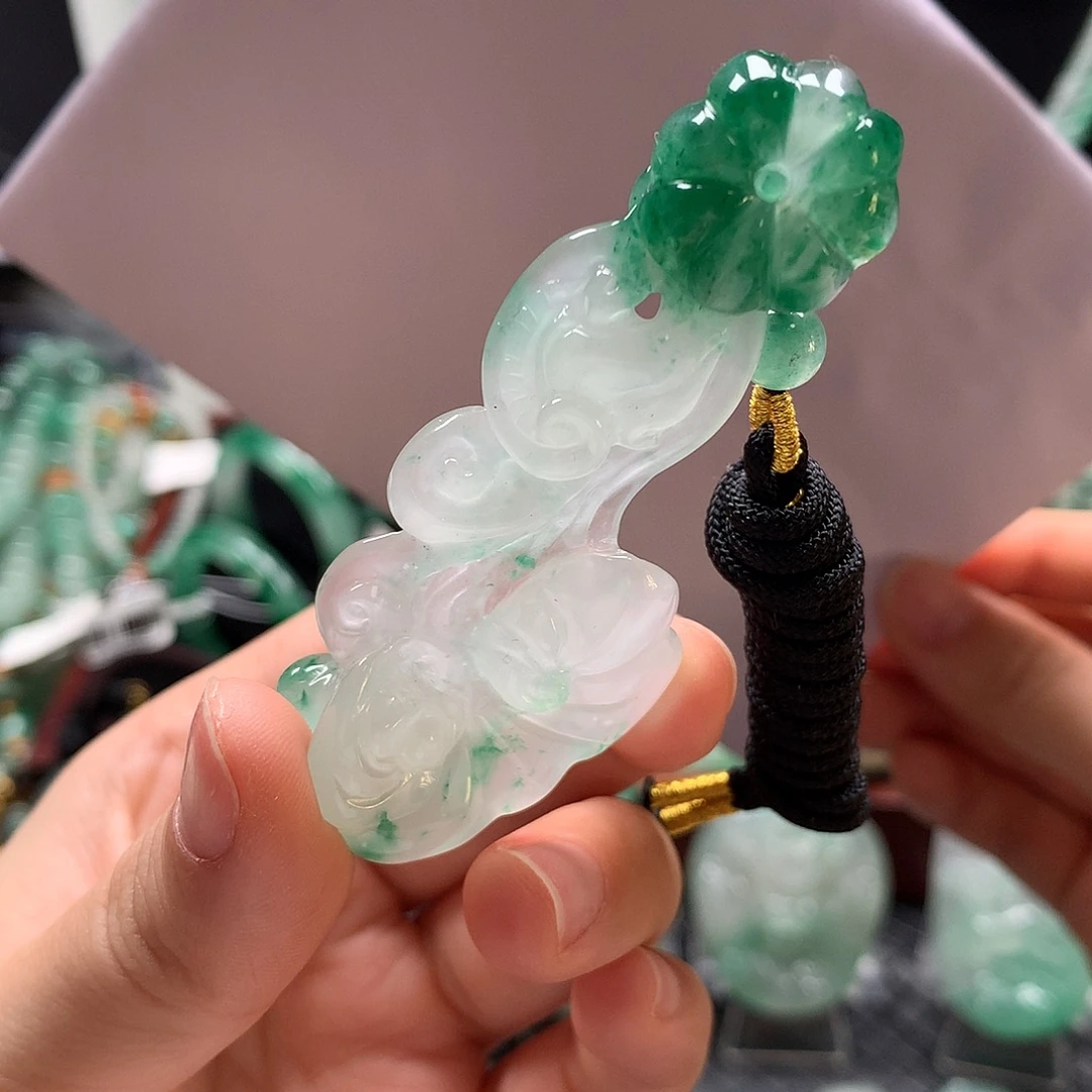 石英质玉未镶嵌吊坠