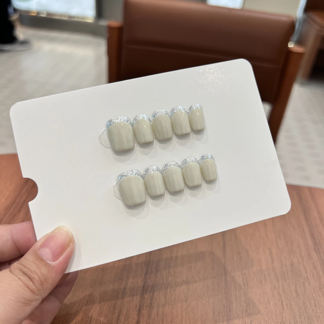 MYY【月牙】|纯手工穿戴甲·奶白纯色搭配银色反法式