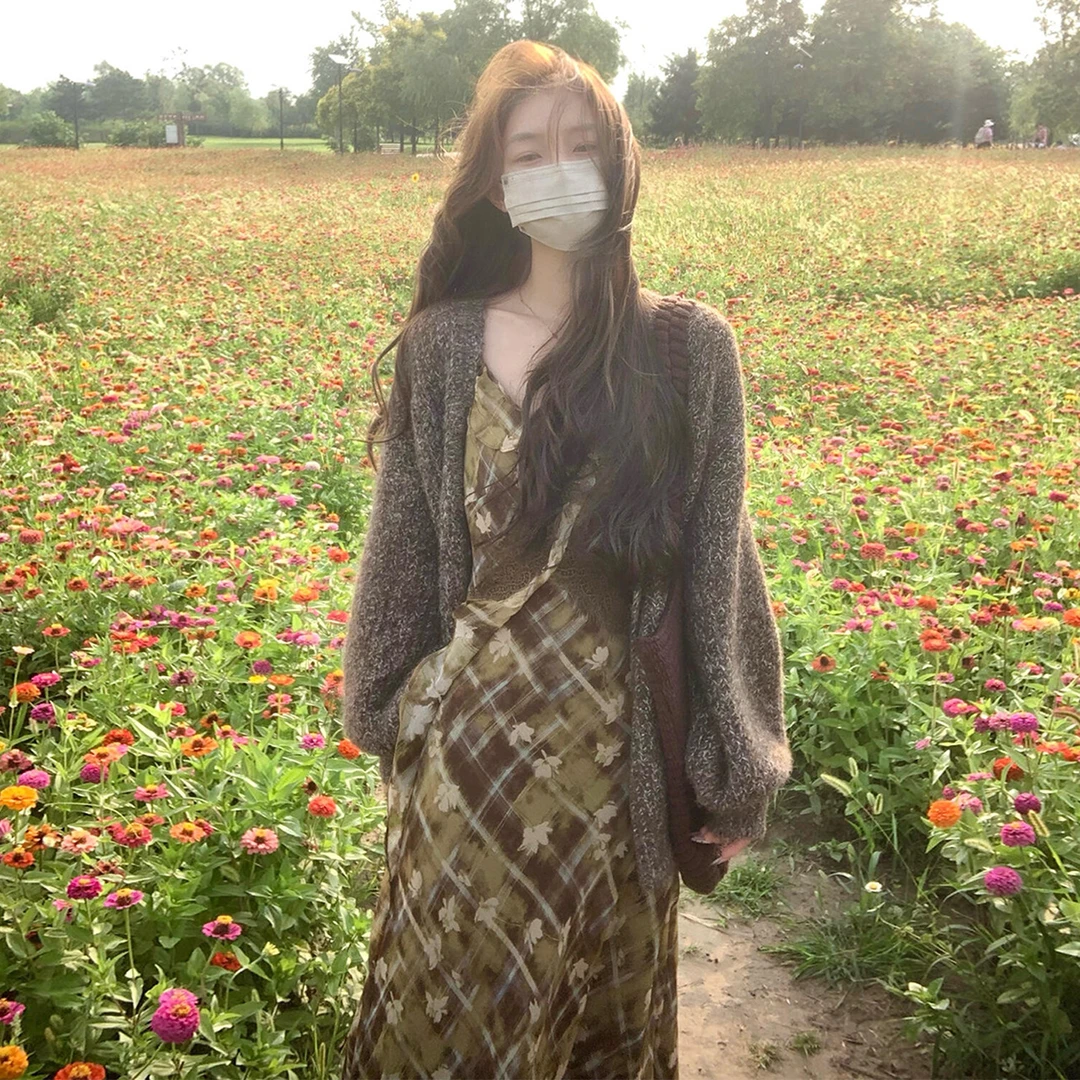 小香温柔风碎花连衣裙子女2025新款秋冬季韩系氛围感穿搭套装长裙