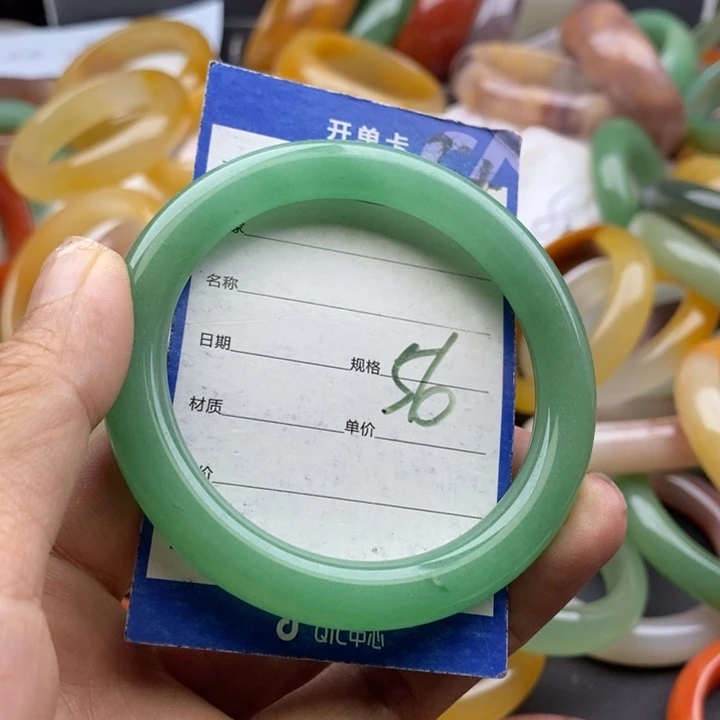 石英质玉手镯未镶嵌