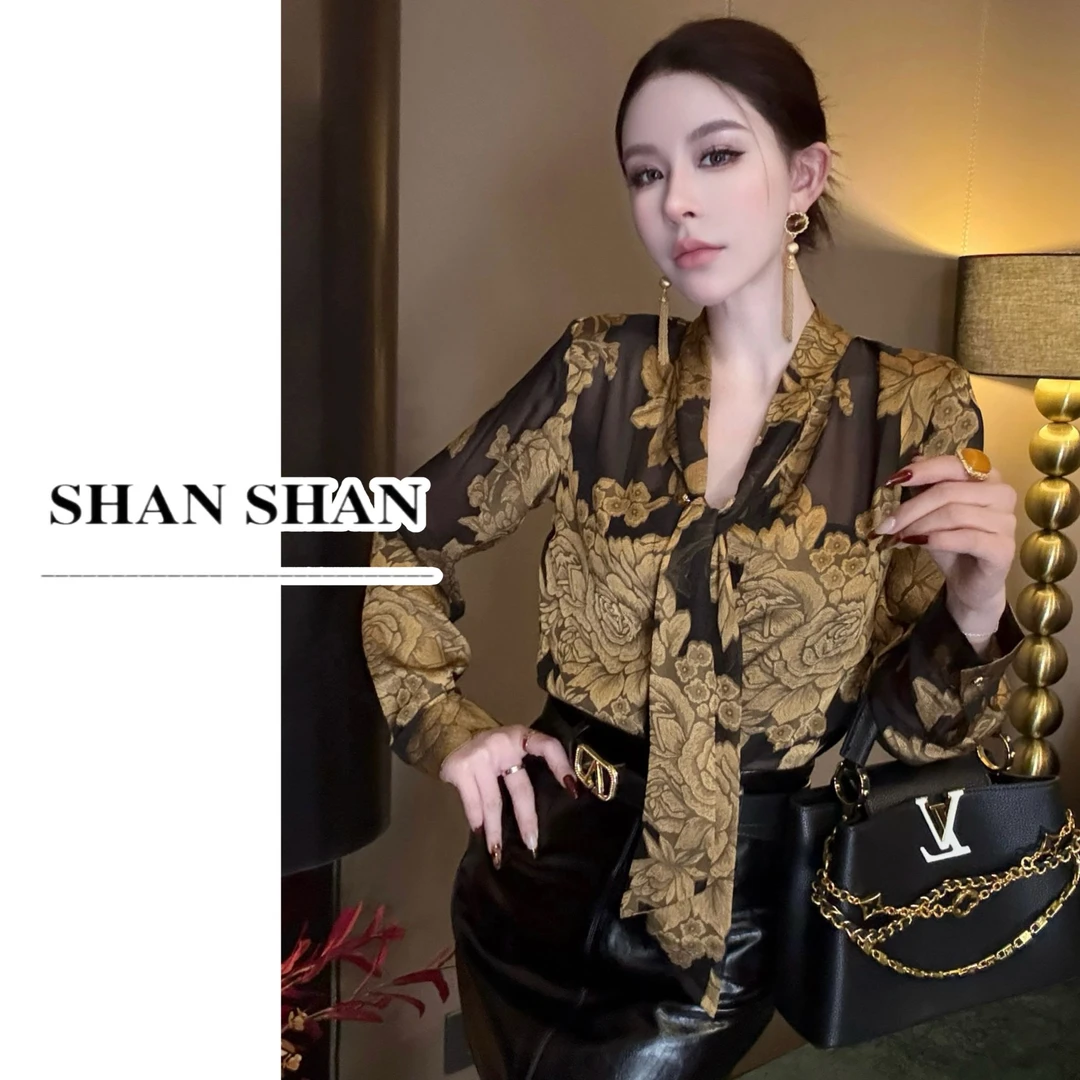 SS姗姗 秋季新款轻奢花朵刺绣设计飘带休闲长袖衬衫 50870067-410