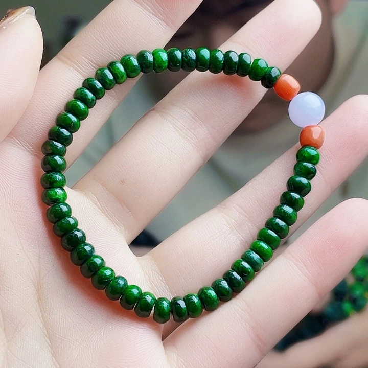 翡翠未镶嵌颈饰多样性