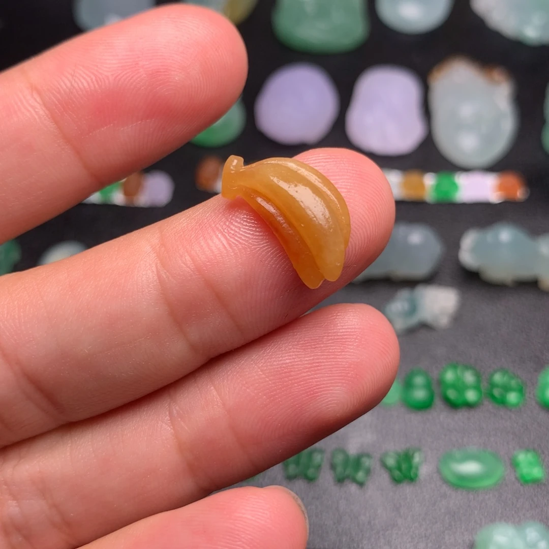 定制翡翠未镶嵌香蕉