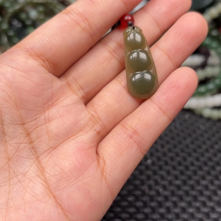 颈饰未镶嵌和田玉