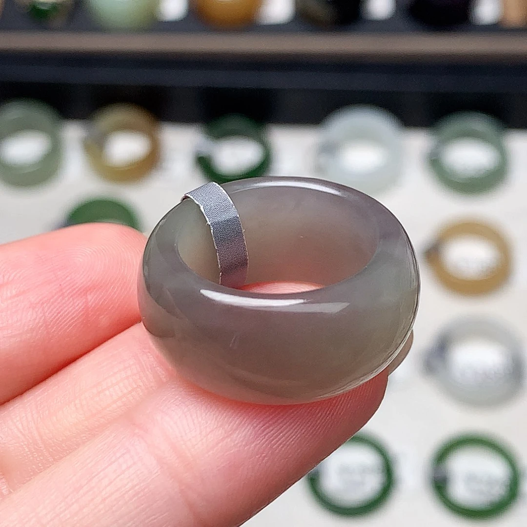 未镶嵌戒指和田玉