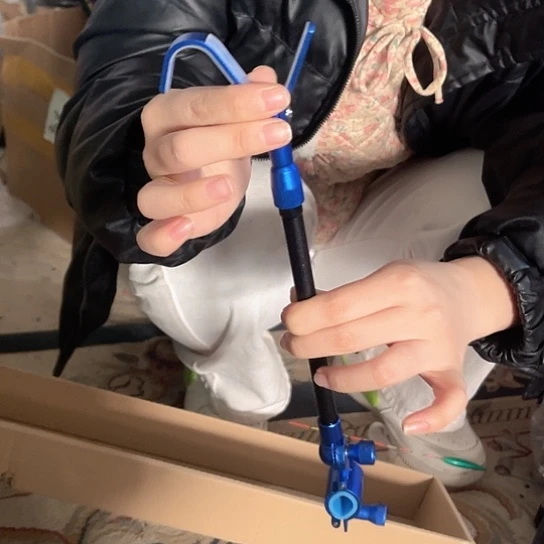 黑蓝s后挂一个。