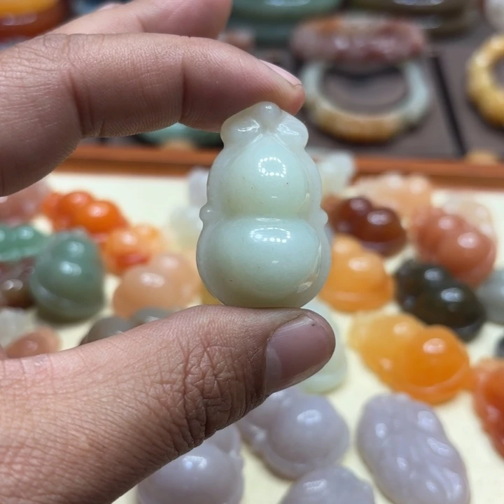 H***M石英质玉未镶嵌手镯