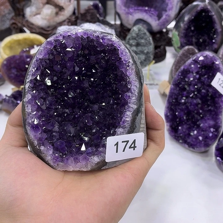 未镶嵌水晶大型摆件（非配饰）