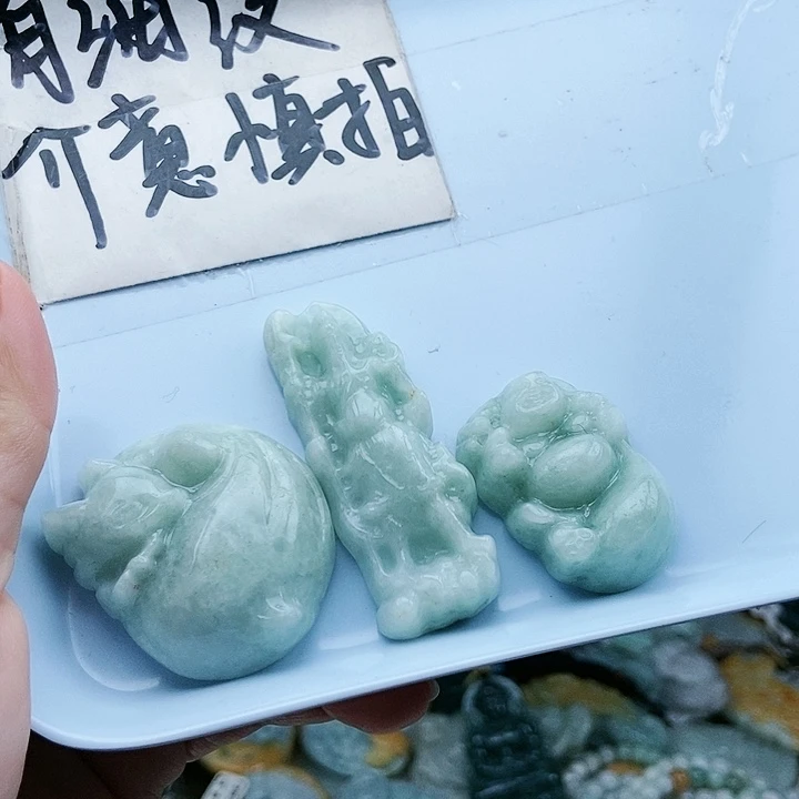 颈饰足铂镶嵌翡翠翡翠