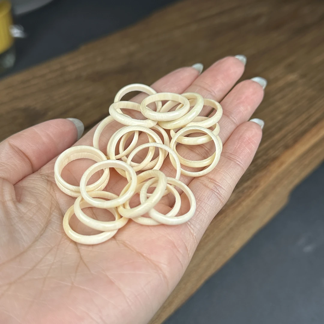 A045【瑕疵品】天然猛犸象牙尾戒约14mm 随机一个支持鉴定假一罚