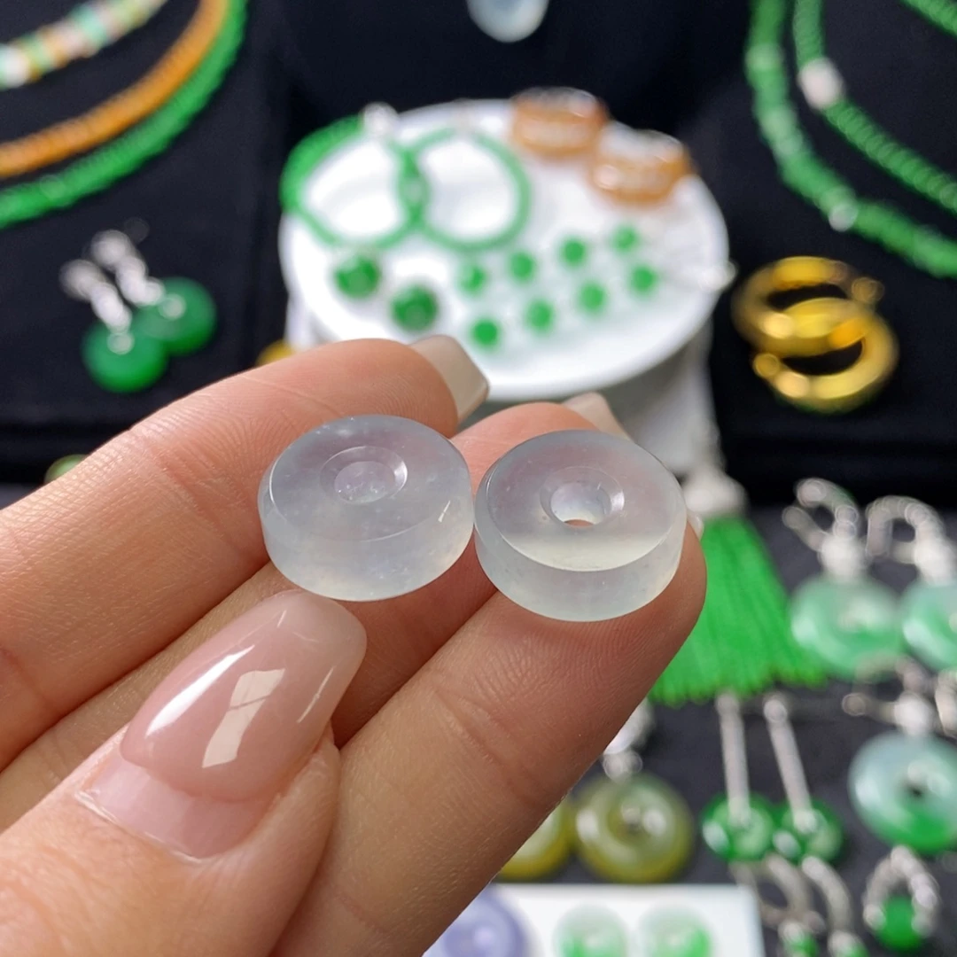 翡翠未镶嵌耳饰冰蓝底路路通