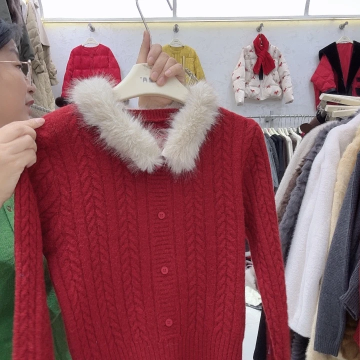 红色的毛毛领毛衣睫毛啊