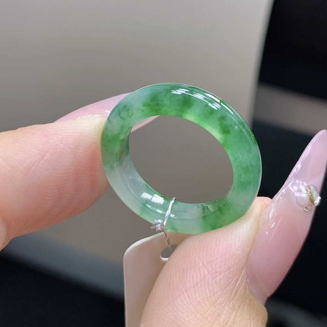 11号 飘辣绿色有种有色细条戒圈 缅甸a货翡翠 内径16.1-4.1-3.5