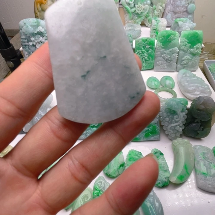 翡翠未镶嵌颈饰翡翠