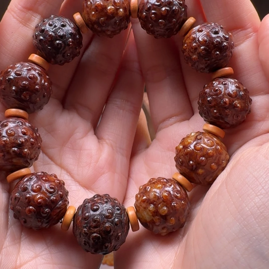 和田玉颈饰未镶嵌赏*者