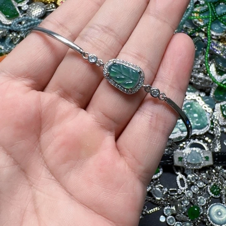 翡翠未镶嵌颈饰天然A货翡翠放漏