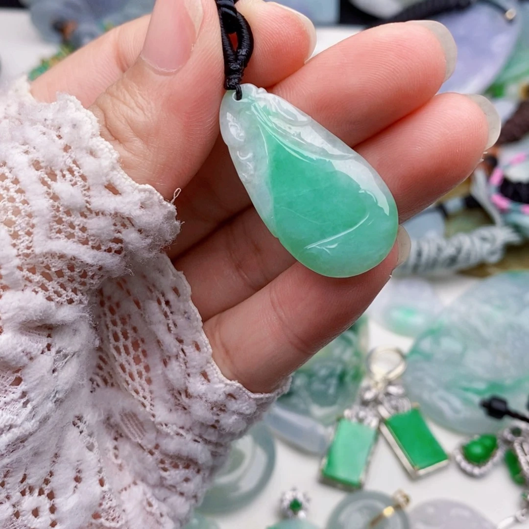 颈饰未镶嵌翡翠福瓜