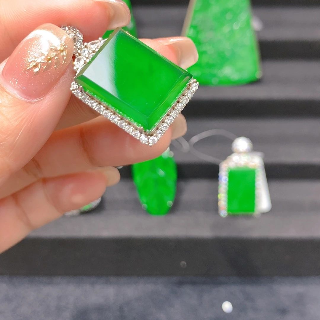 翡翠吊坠(赠链)银S925镶嵌0088