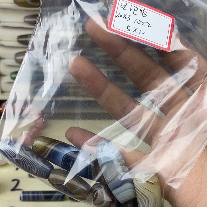 吐***u玛瑙/玉髓合金颈饰
