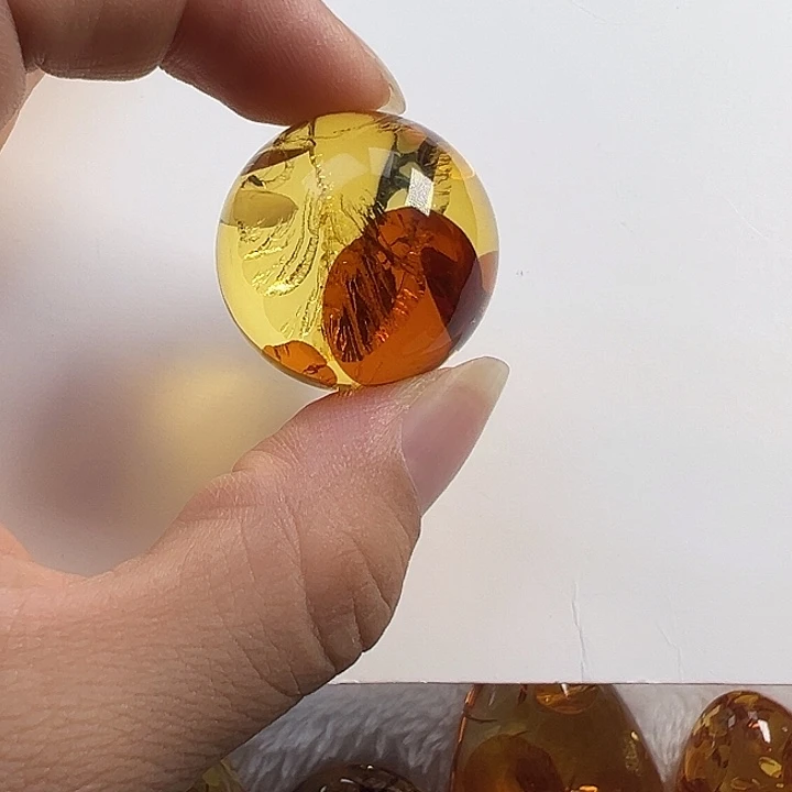 未镶嵌颈饰琥珀（花珀）