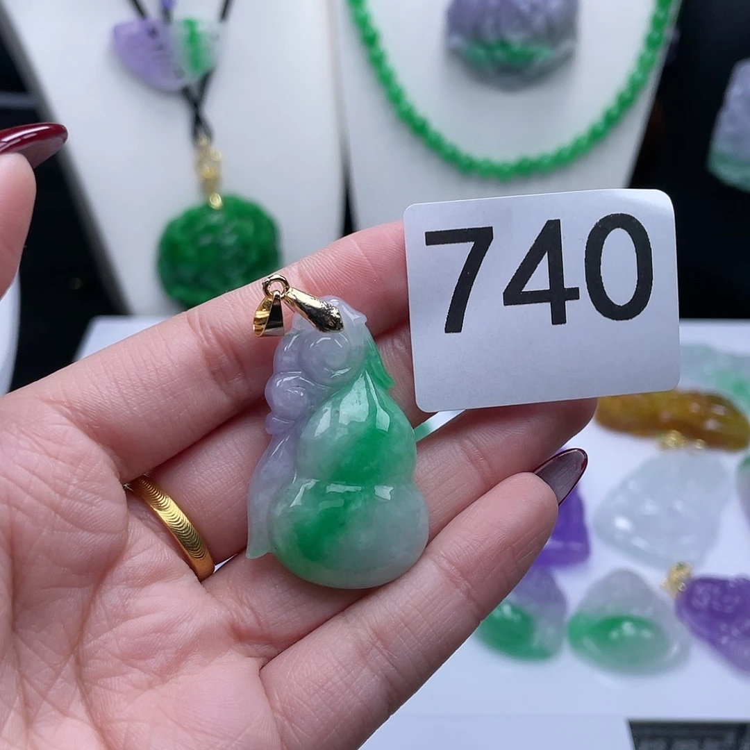 翡翠吊坠(赠链)未镶嵌
