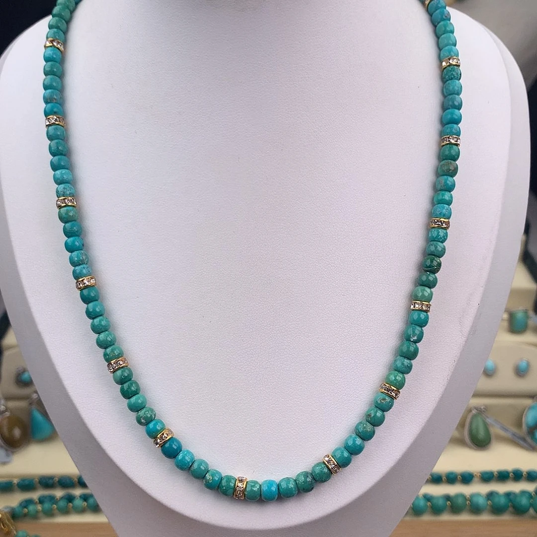 绿松石未镶嵌颈饰