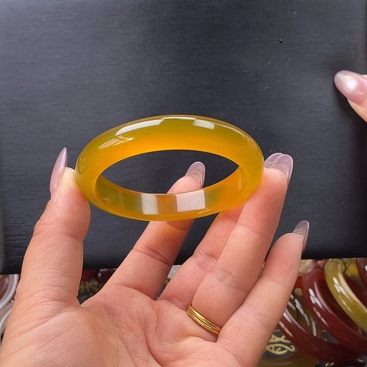 玛瑙/玉髓未镶嵌手镯56微瑕