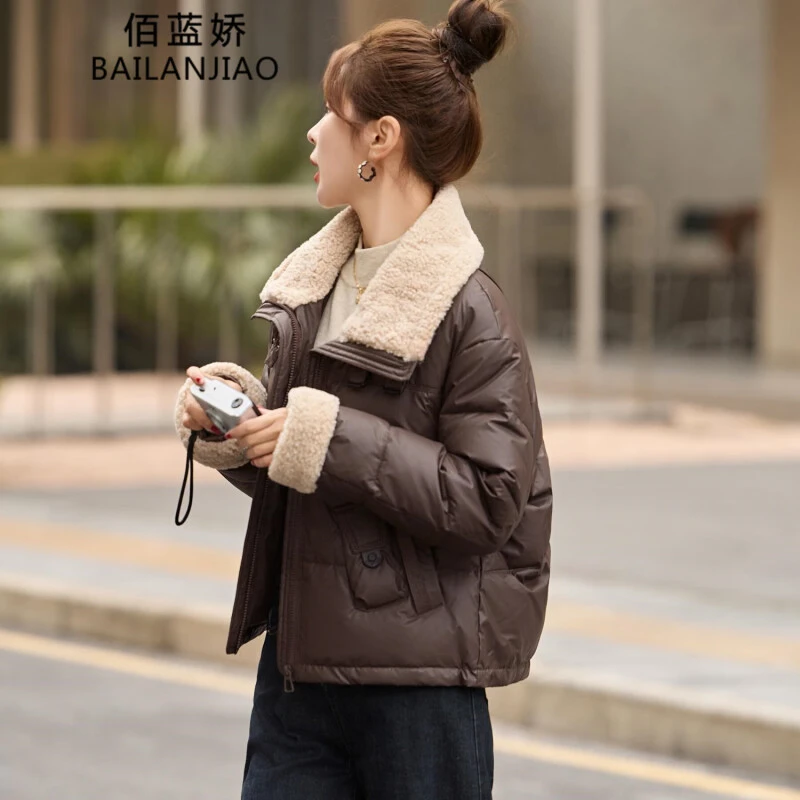 羊羔毛领拼接PU皮羽绒服女2025冬季新款小个子高端时尚白鸭绒外套