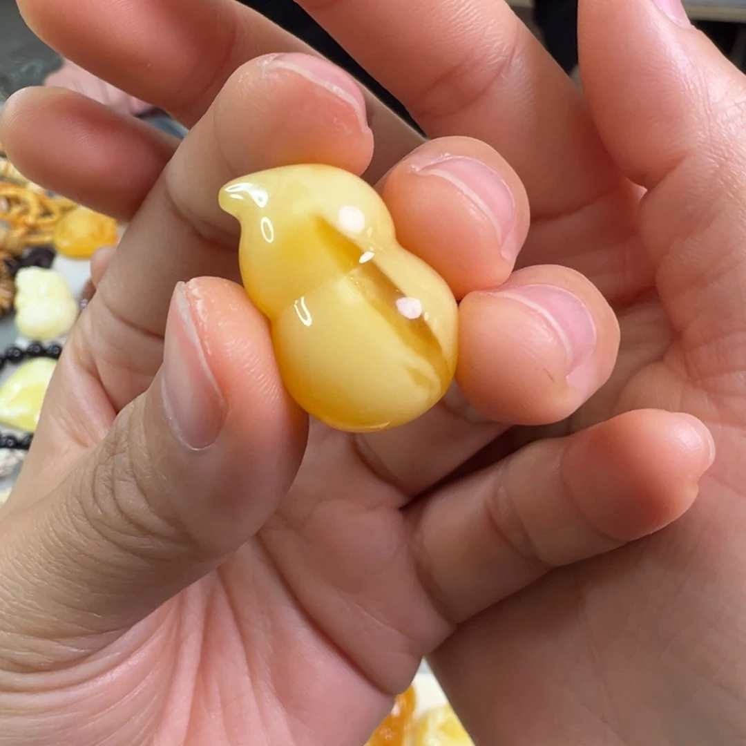 蜜蜡裸石未镶嵌蜜蜡