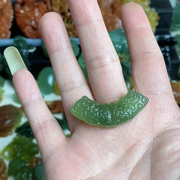 未镶嵌蛇纹石玉颈饰
