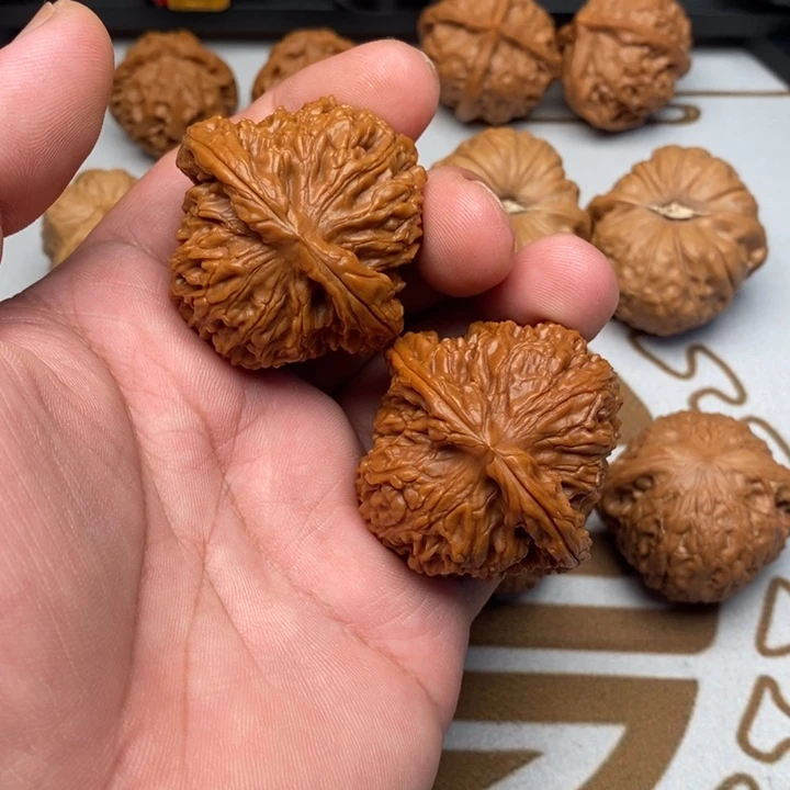 文玩核桃把件全品南疆石边肚46尺