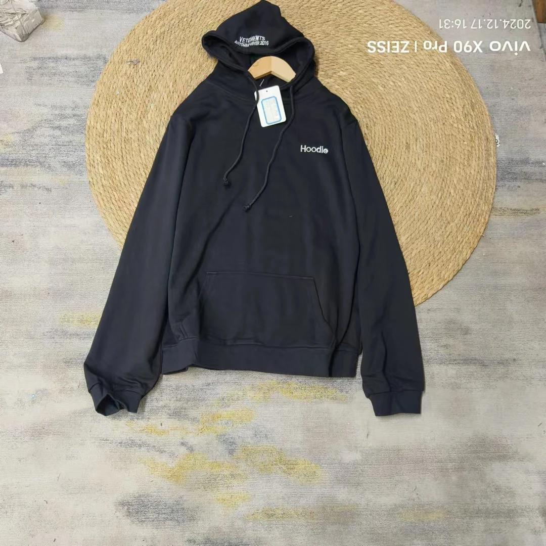 唯琳剪标 8仓B6-4-2864款 白色字母刺绣黑色套头卫衣