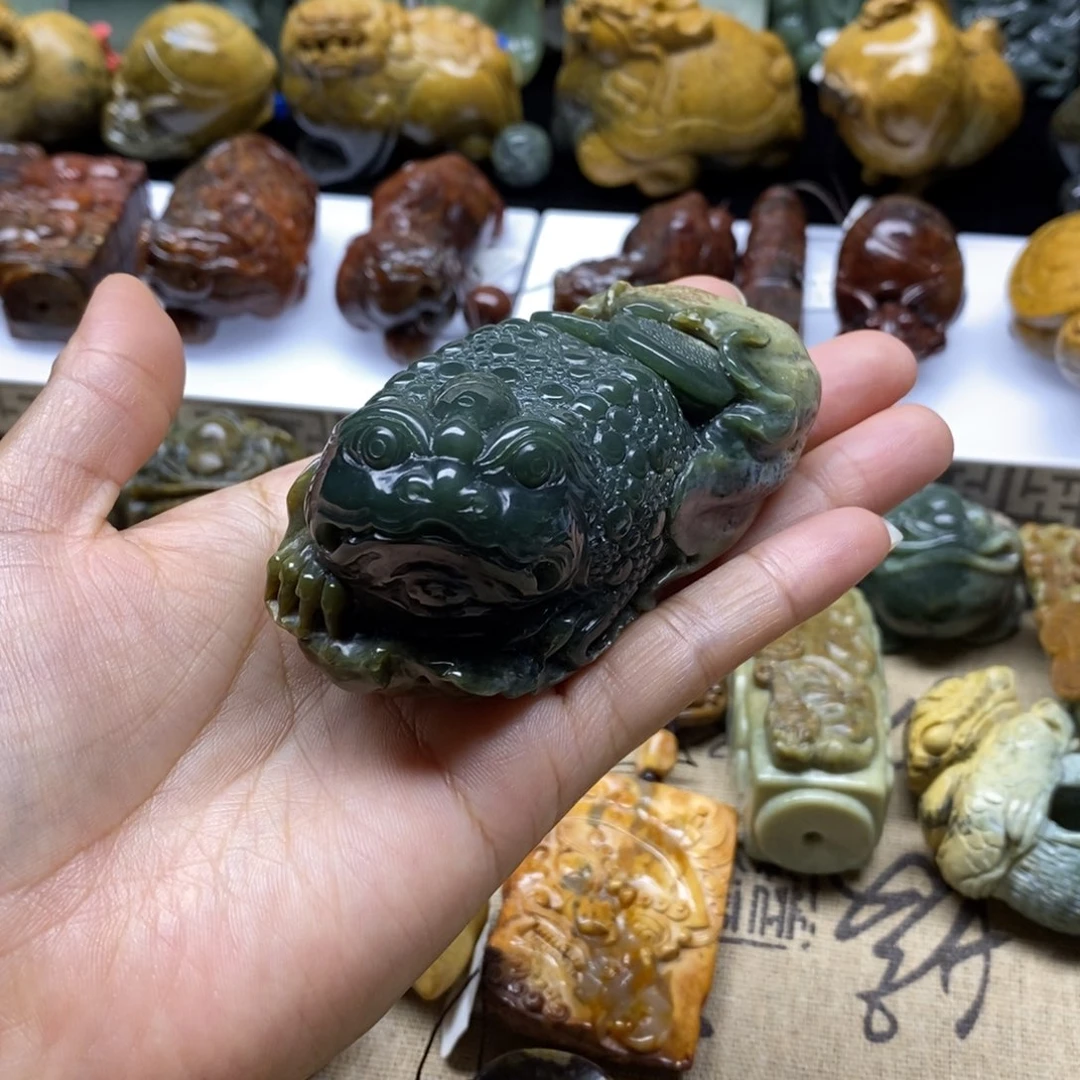 岫岩河磨玉（透闪石质玉）未镶嵌把件冰**焱