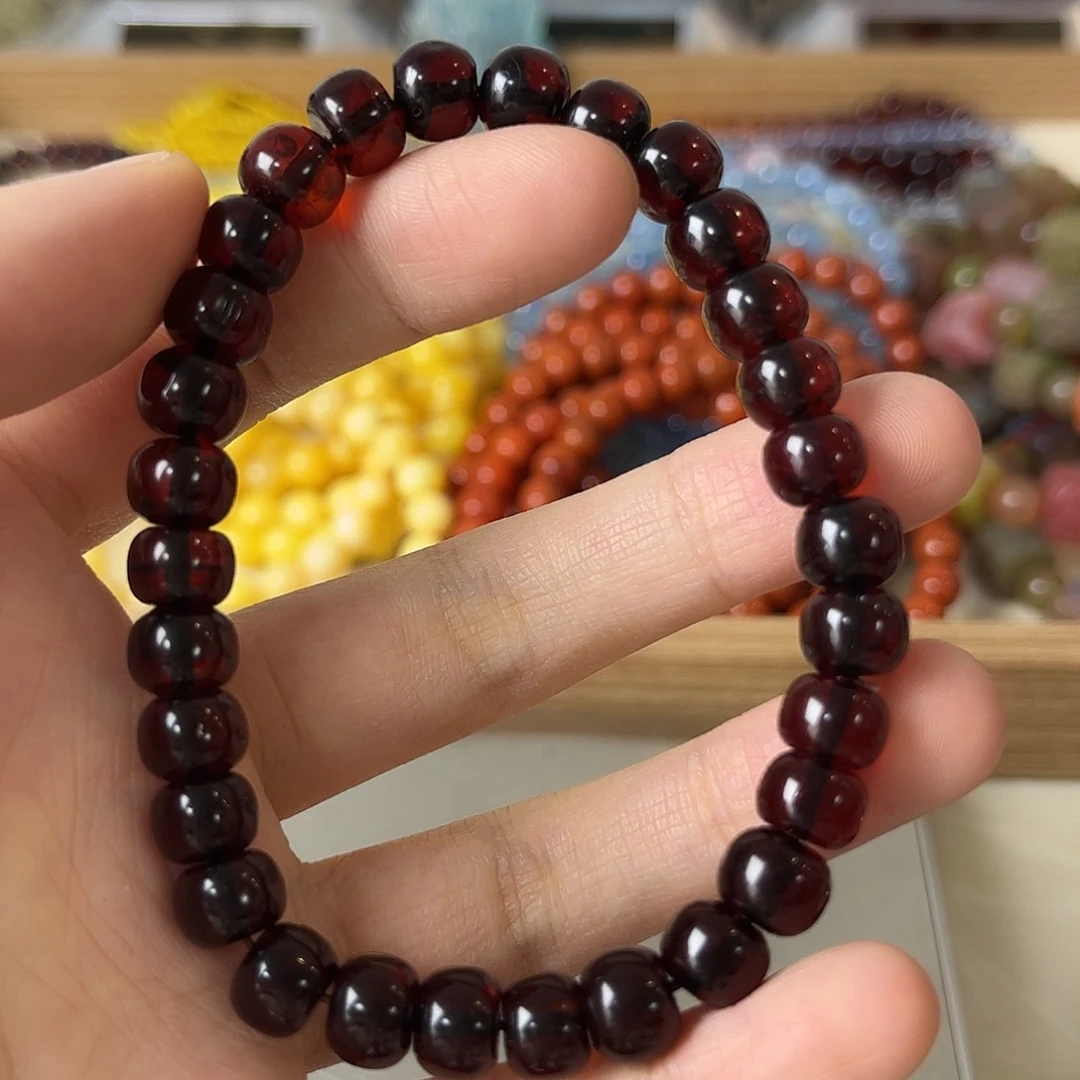 琥珀未镶嵌手链矿坑