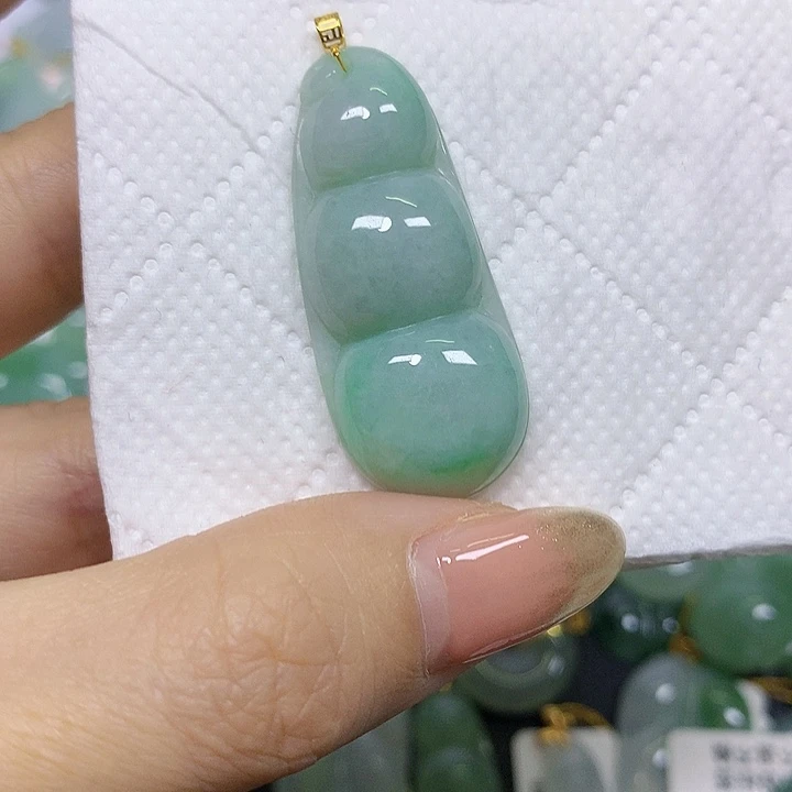 翡翠未镶嵌颈饰挂件