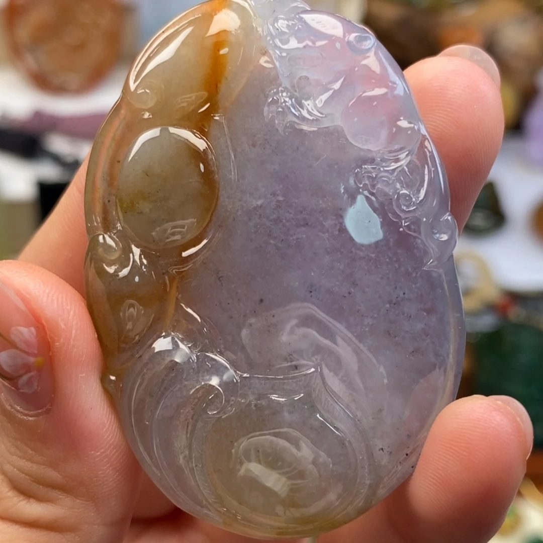 翡翠未镶嵌颈饰瑞兽