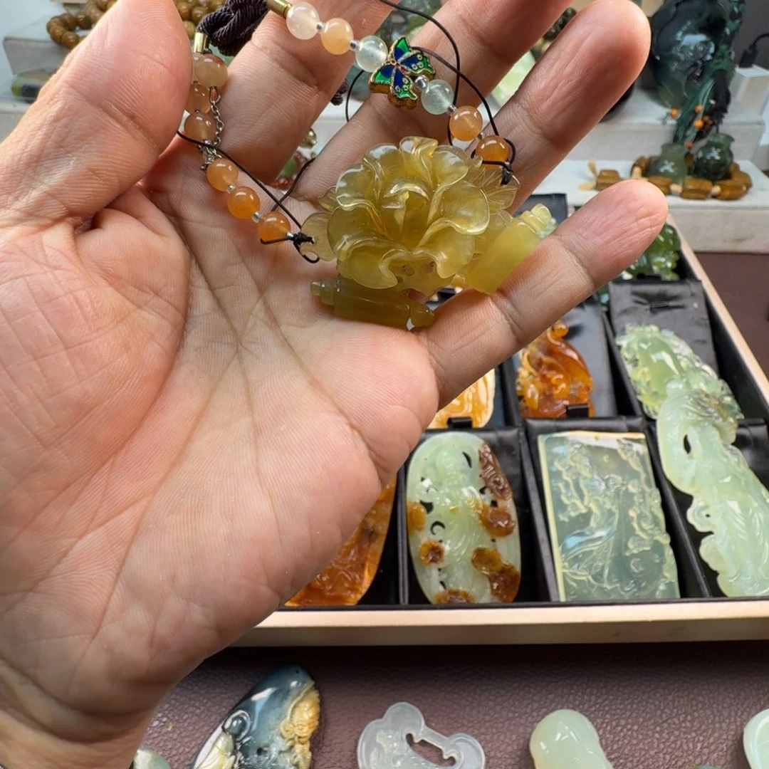 蛇纹石玉未镶嵌颈饰