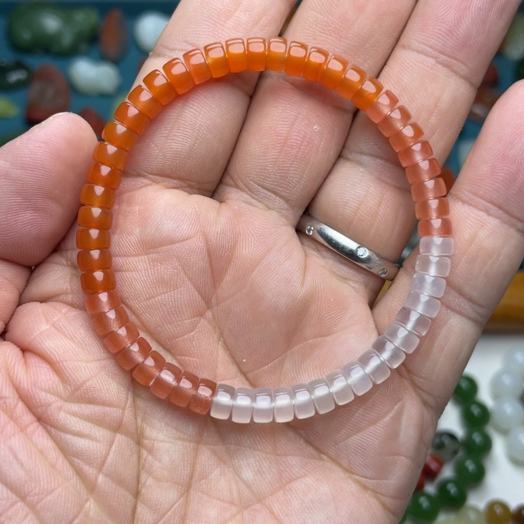 J***:颈饰未镶嵌和田玉