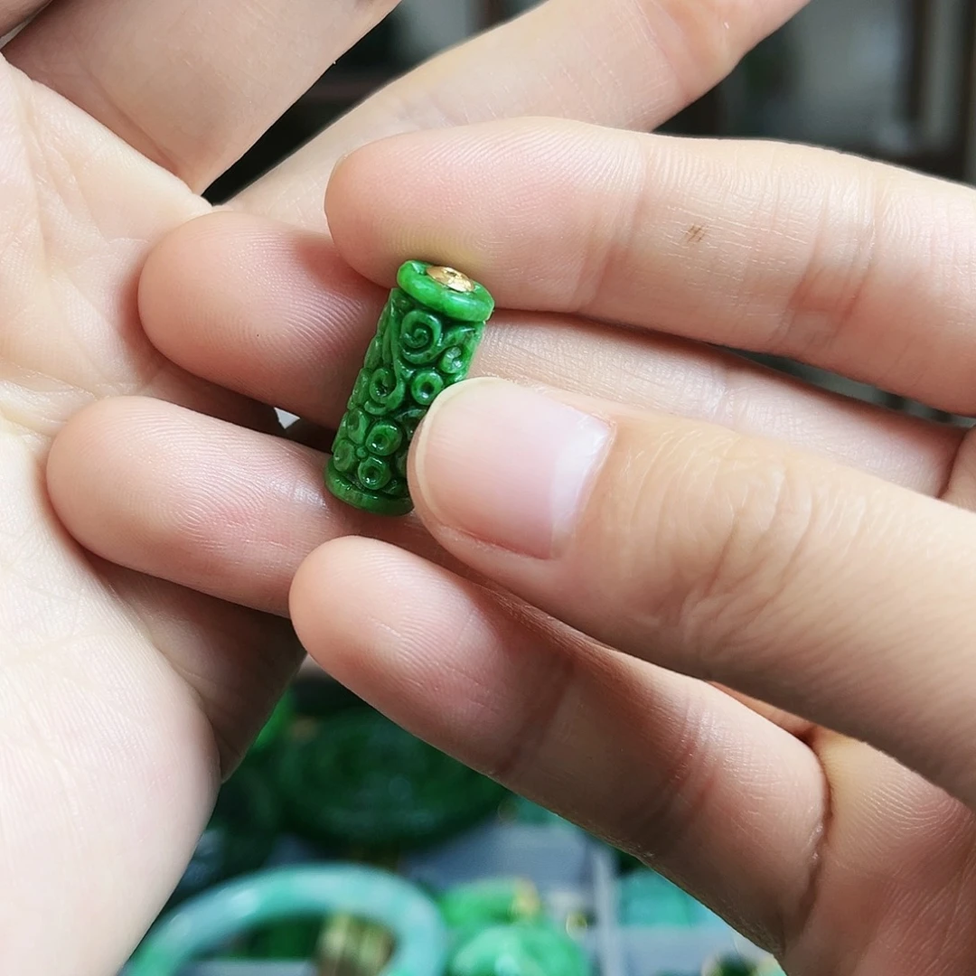 翡翠颈饰18K金镶嵌吊坠