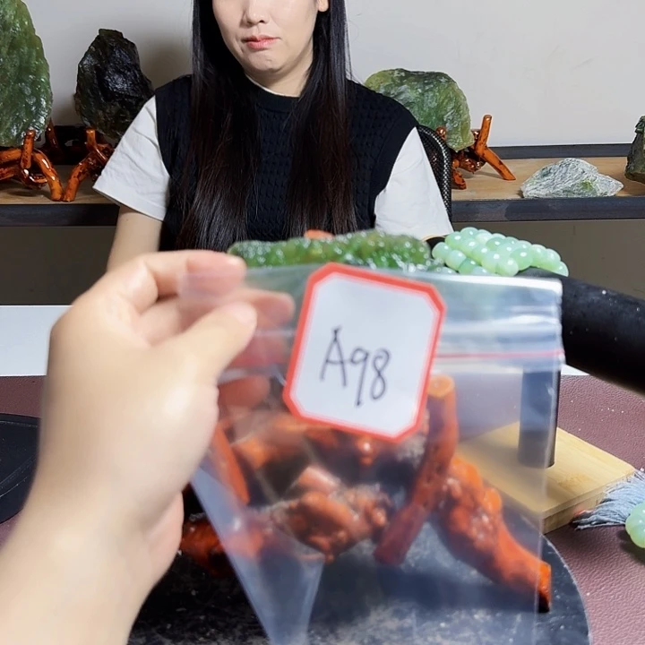 蛇纹石玉未镶嵌手镯大***瘩
