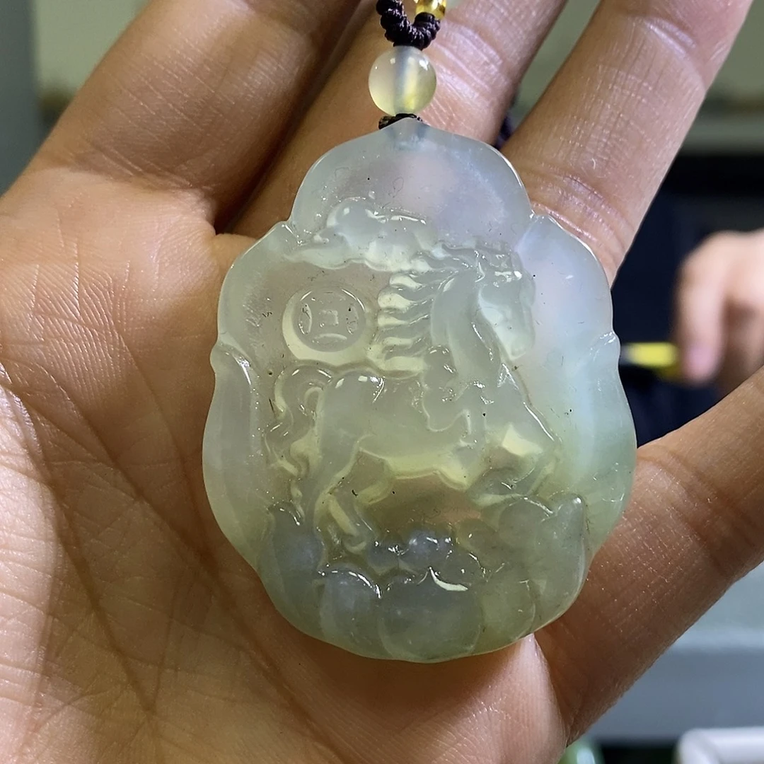 岫玉未镶嵌颈饰马