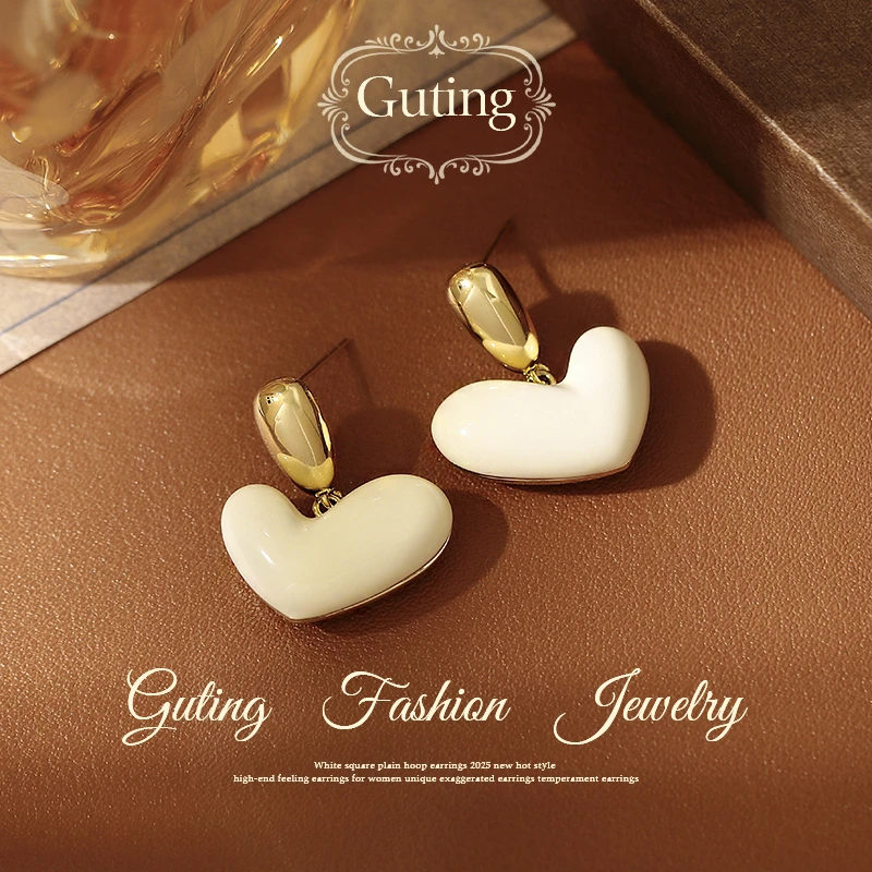 铜合金耳饰 21029优雅法式白色爱心耳环精致心形耳钉简约