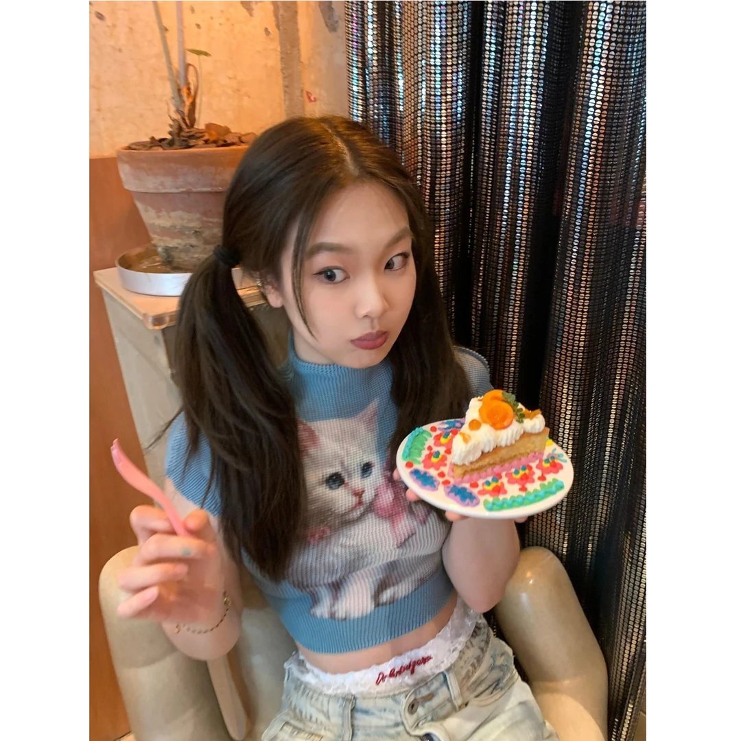 【柴蔚】夏季多巴胺穿搭微胖mm蓝灰色猫褶皱衫T恤甜酷印花短袖时尚