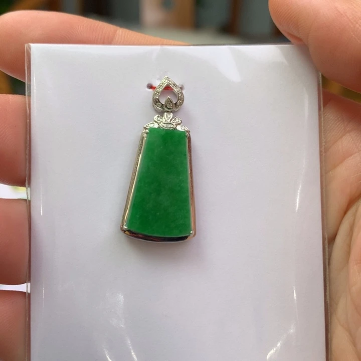 翡翠颈饰18K金镶嵌翡翠翡翠吊坠
