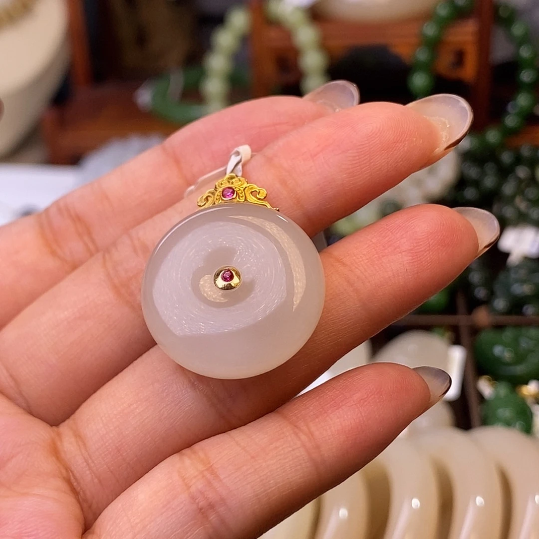 和田玉清货价藕粉金镶扣子未镶嵌