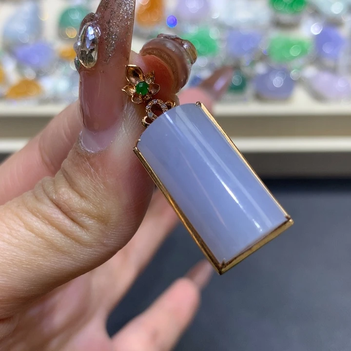 翡翠颈饰18K金镶嵌翡翠