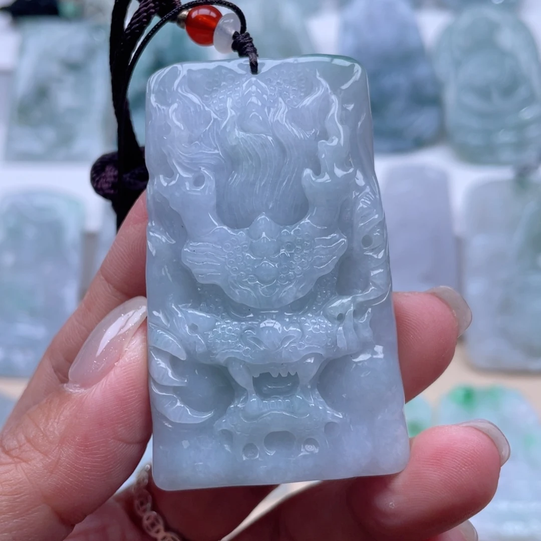 颈饰未镶嵌翡翠龙牌